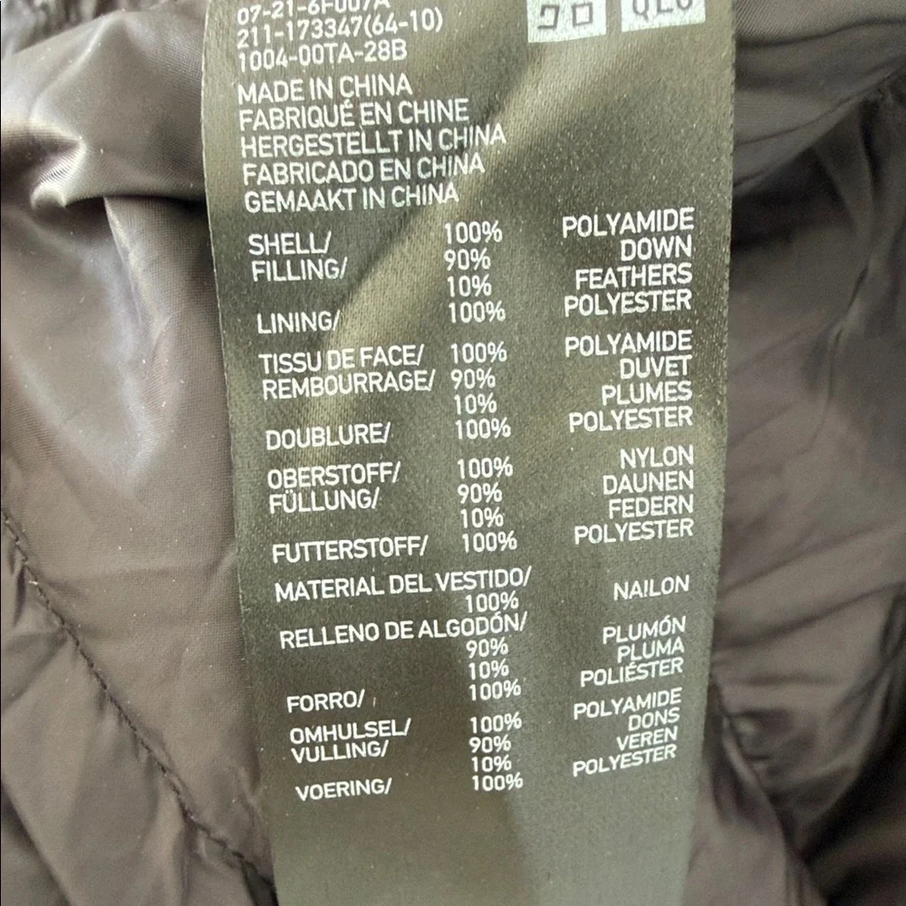 Uniqlo ultra light down jacket XL - Picture 5 of 6
